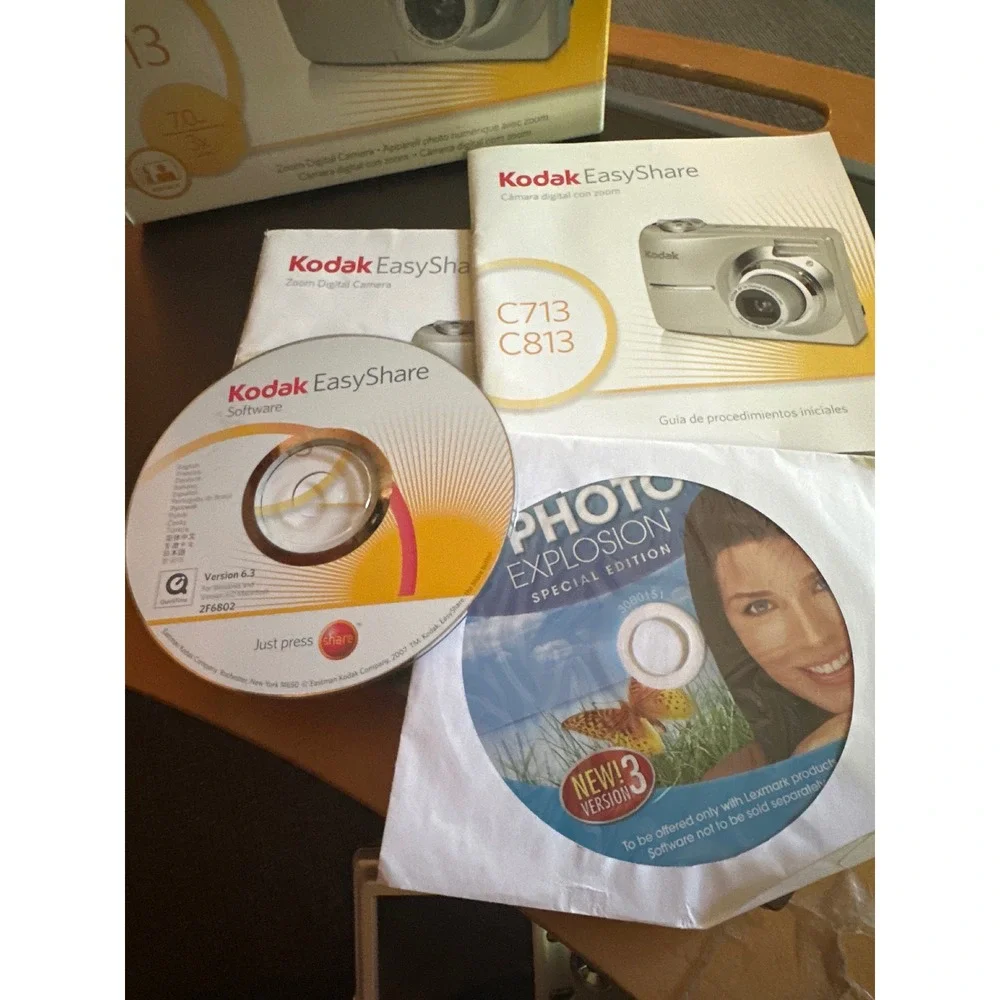 Kodak EasyShare C713 Digital Camera White 7.0MP 3x Zoom Parts Repair Bundle